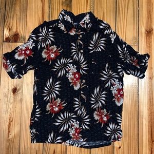 Hawaiian shirt with cute wooden buttons